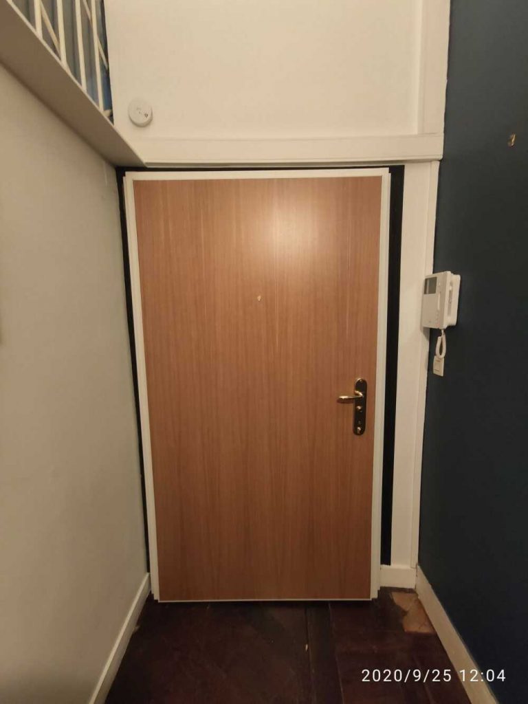 porte d'appartement à Rennes