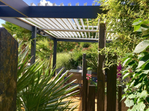 Pergola jardin fleurit