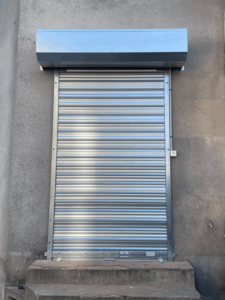 rideau métallique gris clair