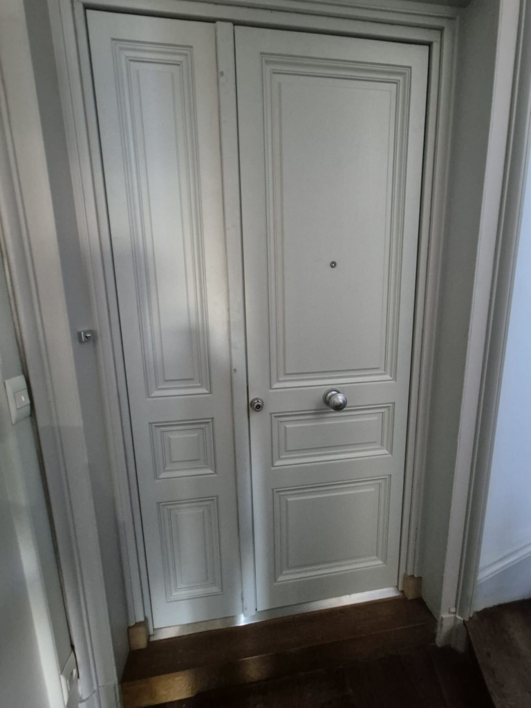 Porte d'appartement DUO GO71 avec moulures